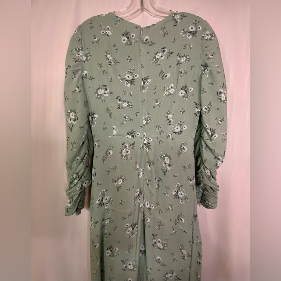 Veiled Collections Long Sleeve Green Maxi Dress - Picture 3 of 14